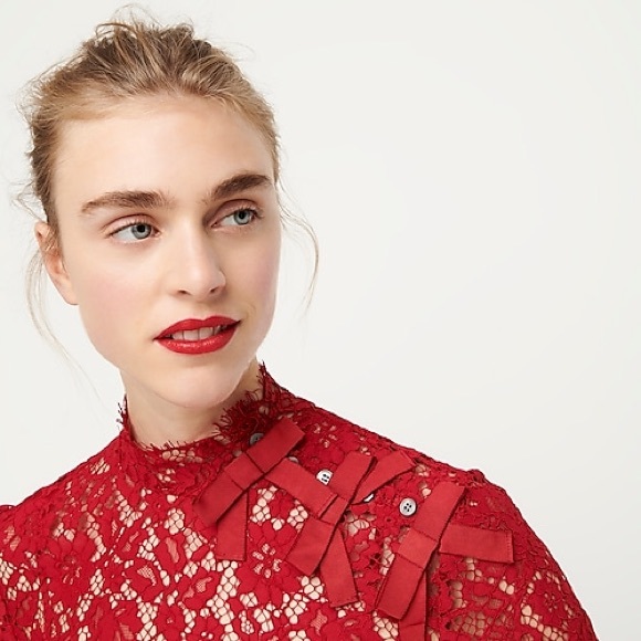 🌸 J. Crew Mockneck top in floral lace - Picture 3 of 9